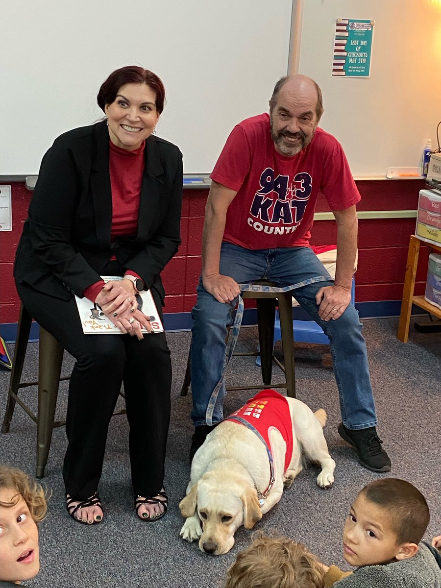North_Tweets's tweet image. Hilley and Hart came to read to 2nd grade today! #Proud2BNorthies #WeAreElementary #JCSchoolsChampions