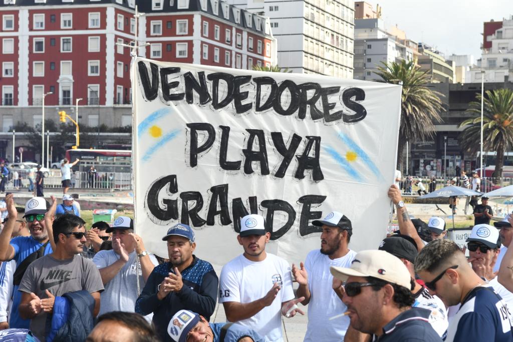 RubenOFerrari's tweet photo. El Primer Encuentro de Vendedores Ambulantes dio un mensaje de Unidad del sector
https://t.co/ZbhrwvJrfY https://t.co/pTqSLYtsI0
