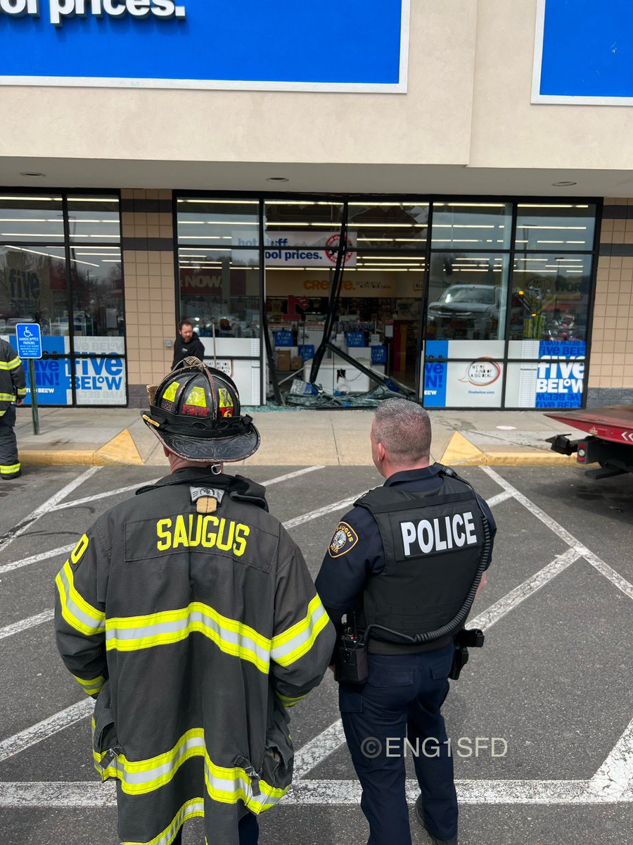 DAMIAN DRELLA on Twitter "Saugus MA, Single car accident 444 Broadway