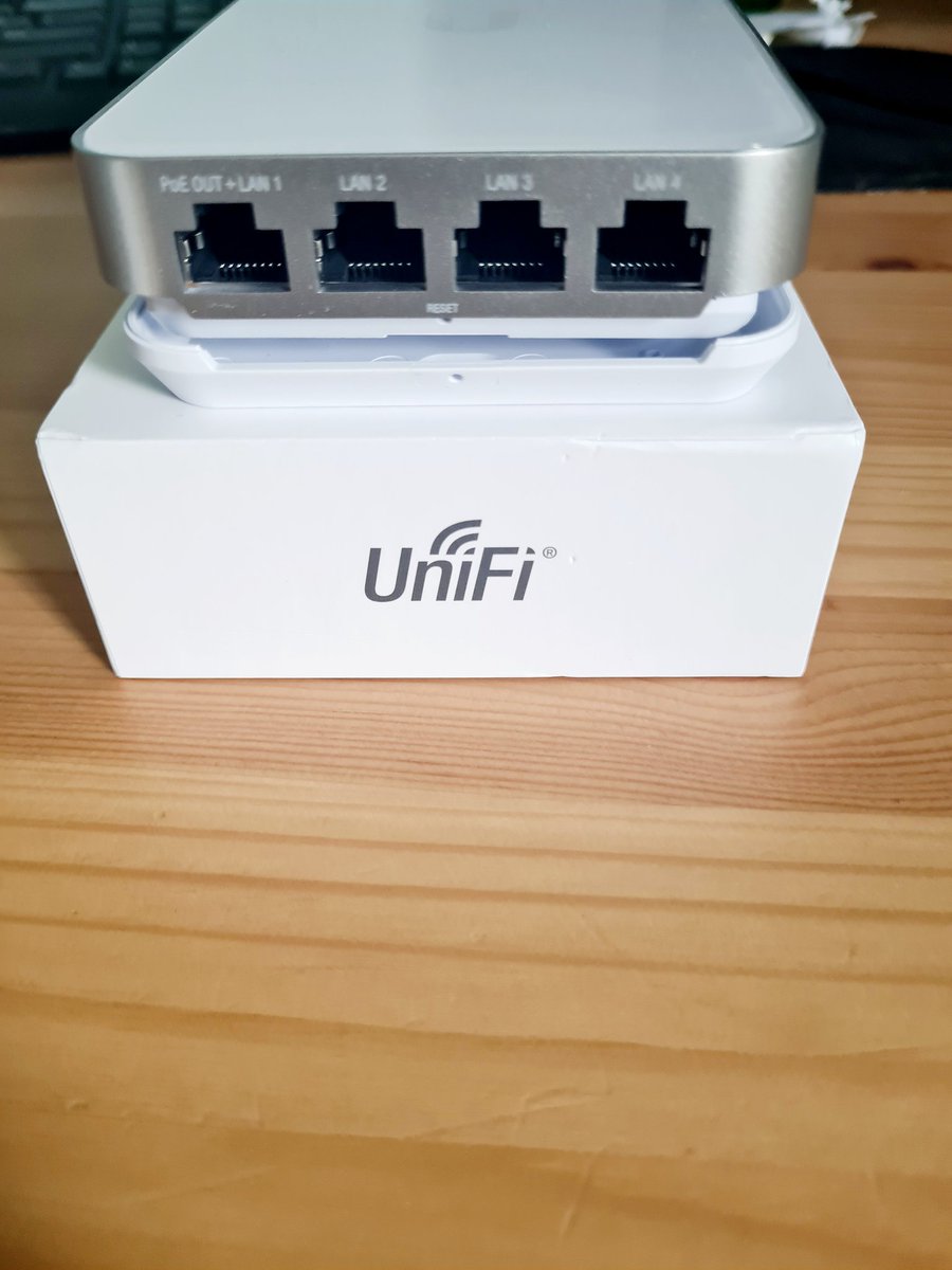 kablekings's tweet photo. Today we installed some @Ubiquiti wall mounted access points ,Not only are these devices slick looking they also have 4 LAN ports to hardwire more devices like laptops , desktops and gaming consoles @UniFiEverywhere #Unify #KableKings #Noproblemsjustsolutions #NetworKings #WiFi https://t.co/zq7YGF48E4