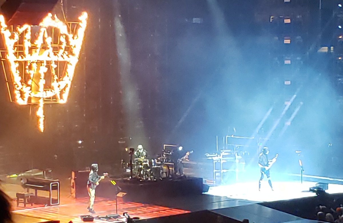 HgaHillary's tweet photo. #Muse #BallArena #Denver https://t.co/vKPSn6Q0j1