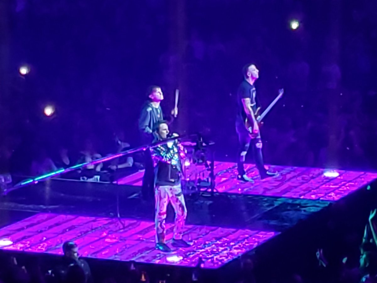 HgaHillary's tweet photo. #Muse #BallArena #Denver https://t.co/vKPSn6Q0j1