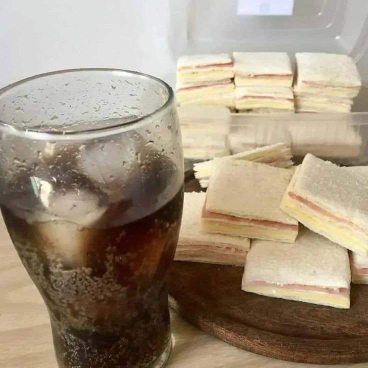 sanguchito de miga con coca bien fría t amo