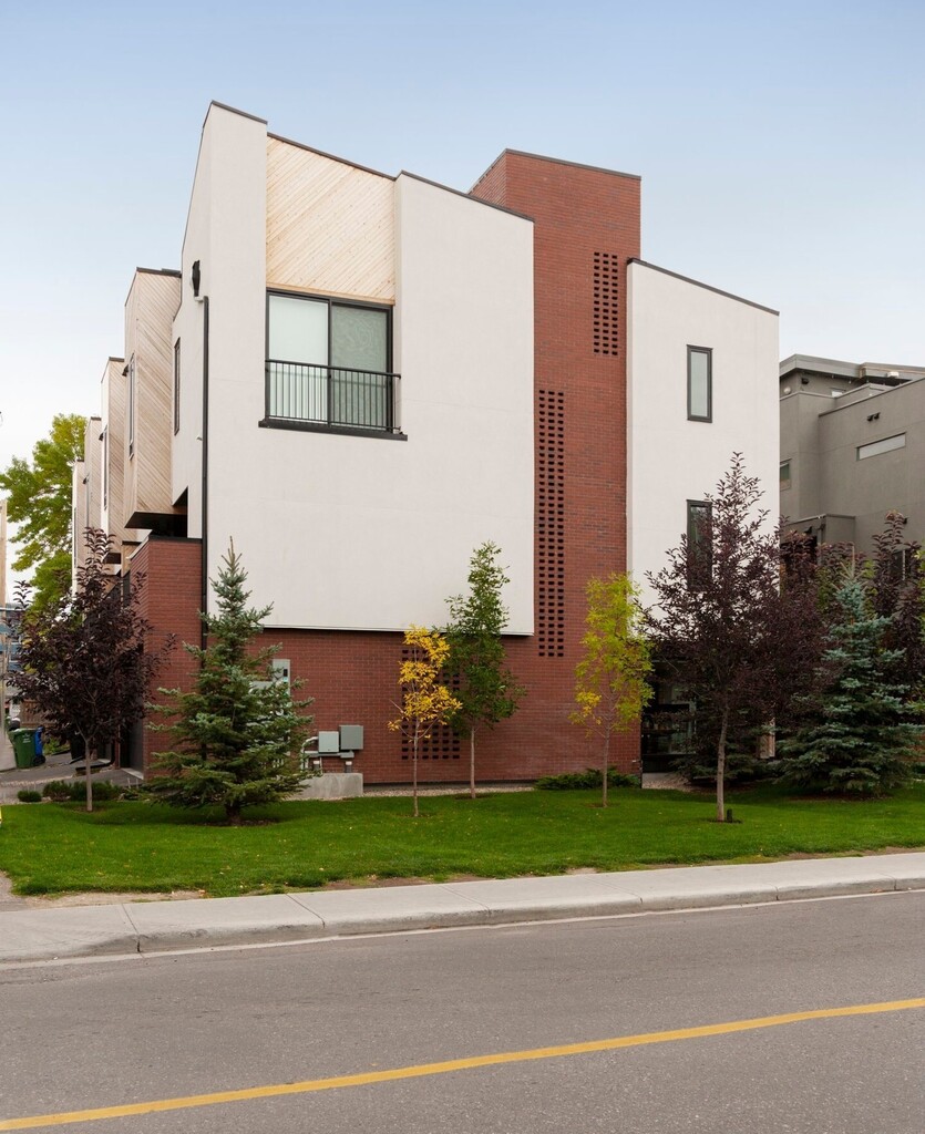Cliff Bungalow 4 is a four-unit townhouse building in Calgary's Cliff Bungalow community that we designed in collaboration with RNDSQR. The parcel 'faces' west towards 5th Street SW, which is a fairly busy road, but the units are oriented north/south. Th… instagr.am/p/CqtFLNTMBAw/