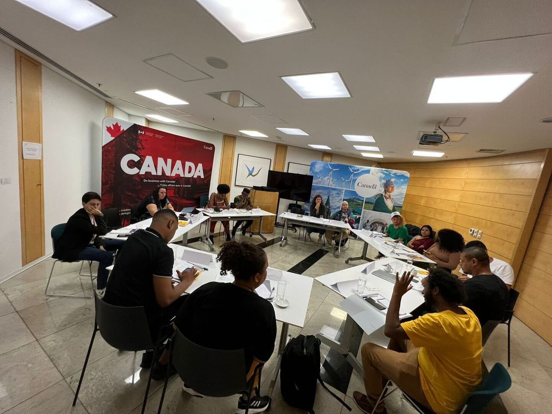 FrenteMare's tweet photo. Encontro c/ Cônsul Geral Heather Cameron (Canadá), conhecemos as políticas públicas de fomento ao jornalismo no Canadá e discutimos sobre a liberdade de imprensa, combate a desinformação, acesso à informação.

#frentemare @CanadaBrazil https://t.co/NtKGufPW3A