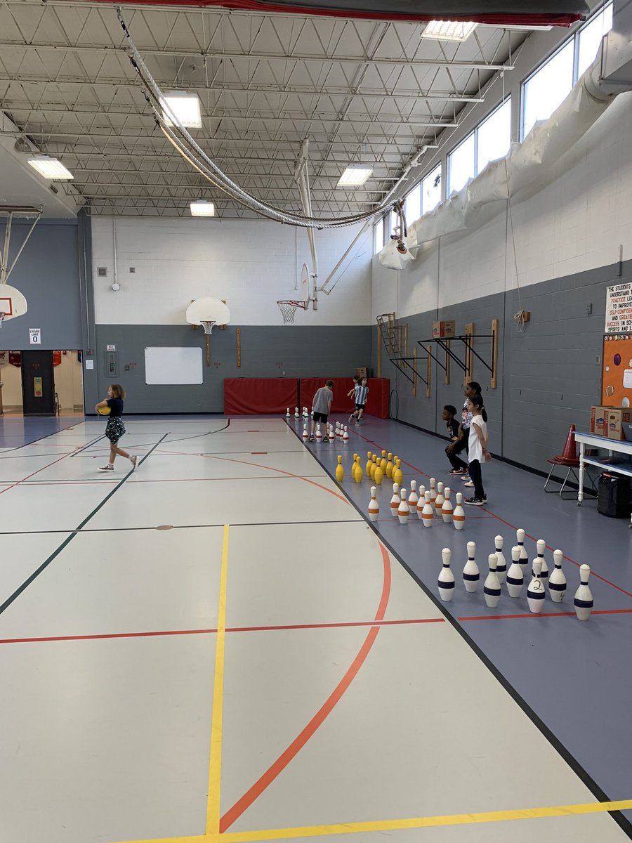DuaneHawthorne's tweet photo. Big thank you to @pe4everykid for offering up a fantastic version of bowling. Students @GivensElem in @WebsterGrovesSD can’t seem to get enough. https://t.co/RSUEQQqk6U
