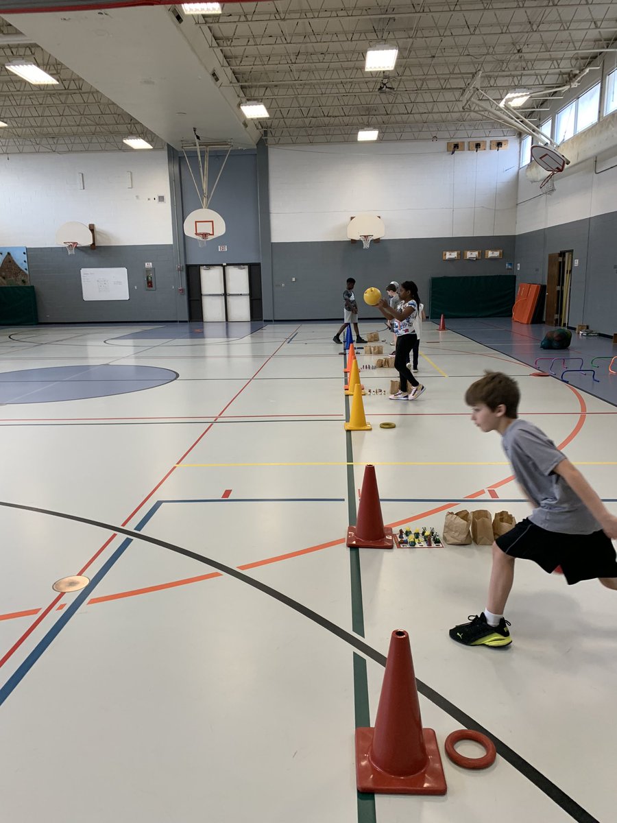 DuaneHawthorne's tweet photo. Big thank you to @pe4everykid for offering up a fantastic version of bowling. Students @GivensElem in @WebsterGrovesSD can’t seem to get enough. https://t.co/RSUEQQqk6U