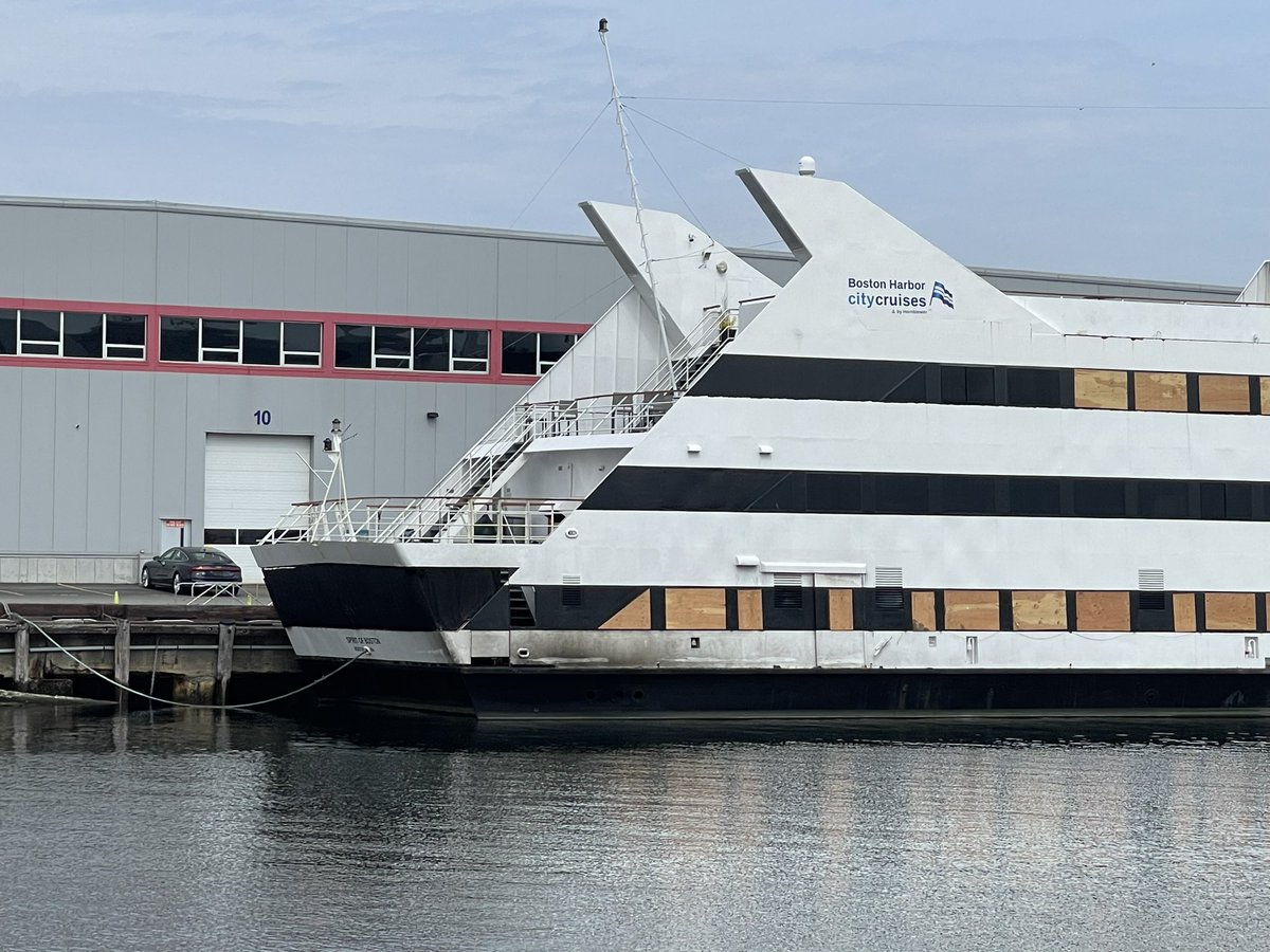 ChelseaScanner's tweet photo. A boarded up Spirit Of Boston
docked over in Charlestown on
the Little Mystic opposite
Spaulding Rehab Hospital in
Charlestown.. Spirit Of Boston
caught fire a few weeks back in
the Seaport District of Boston… #SpiritOfBoston #Charlestown https://t.co/EL8qjj65d8