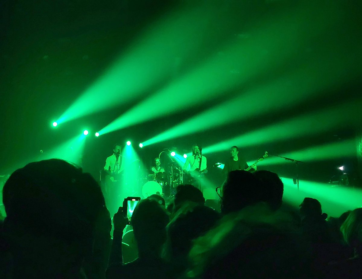 Eindelijk <a href="/dEUSbe/">dEUS</a>  live gezien. Gisteren in de Melkweg; Prachtig! open.spotify.com/track/2qnHyMwz…