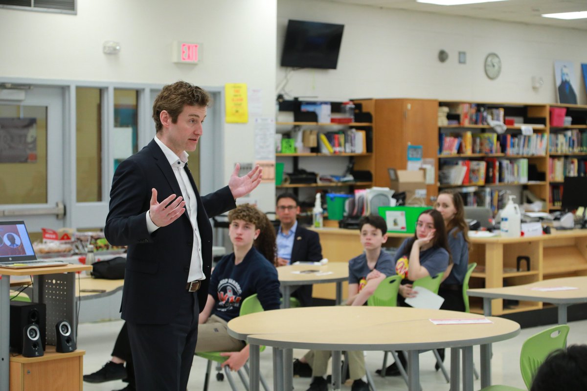 Yvan_Baker's tweet photo. This week I had the pleasure of joining MP @viraniarif  at Bishop Marrocco/Thomas Merton Catholic Secondary School to meet with ESL students. The ESL students asked very thoughtful questions, I was glad to see so many newcomers wanting to learn more about Canada. https://t.co/LsRaKczsWz