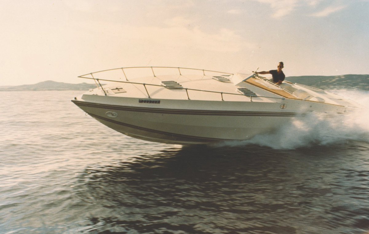 Out of a dream. Mr. Captain Barker driving his 35’ Cigarette Awesome Cigarette back in the 70’s.

#vintage #cigaretteracing #cigaretteboat #cigaretteracingteam #ThrowbackThursday