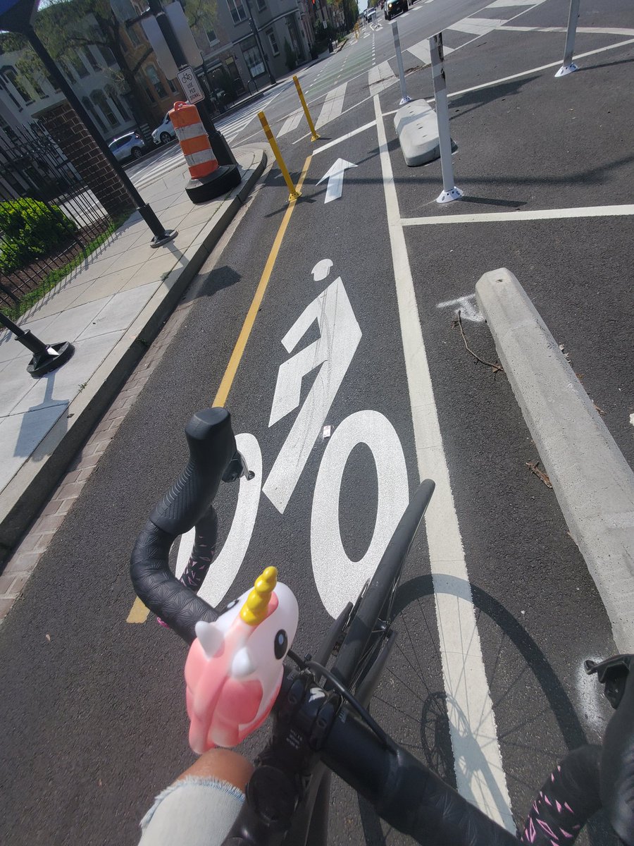 DCxFitChic's tweet photo. #30DaysOfBiking Day 6 - continuing to enjoy sunshine 🌞 and protected bike lanes. #CityCycling https://t.co/UtbW3PRdzb