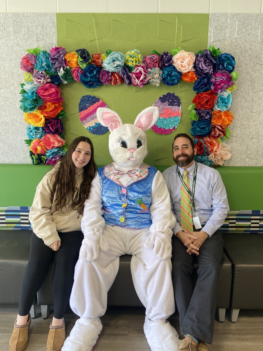 #HazletMiddle students had a lot of fund today participating in a student-initiated fundraiser event: Seasonal Photos in support of  #AutismAwarenessMonth. #HazletProud