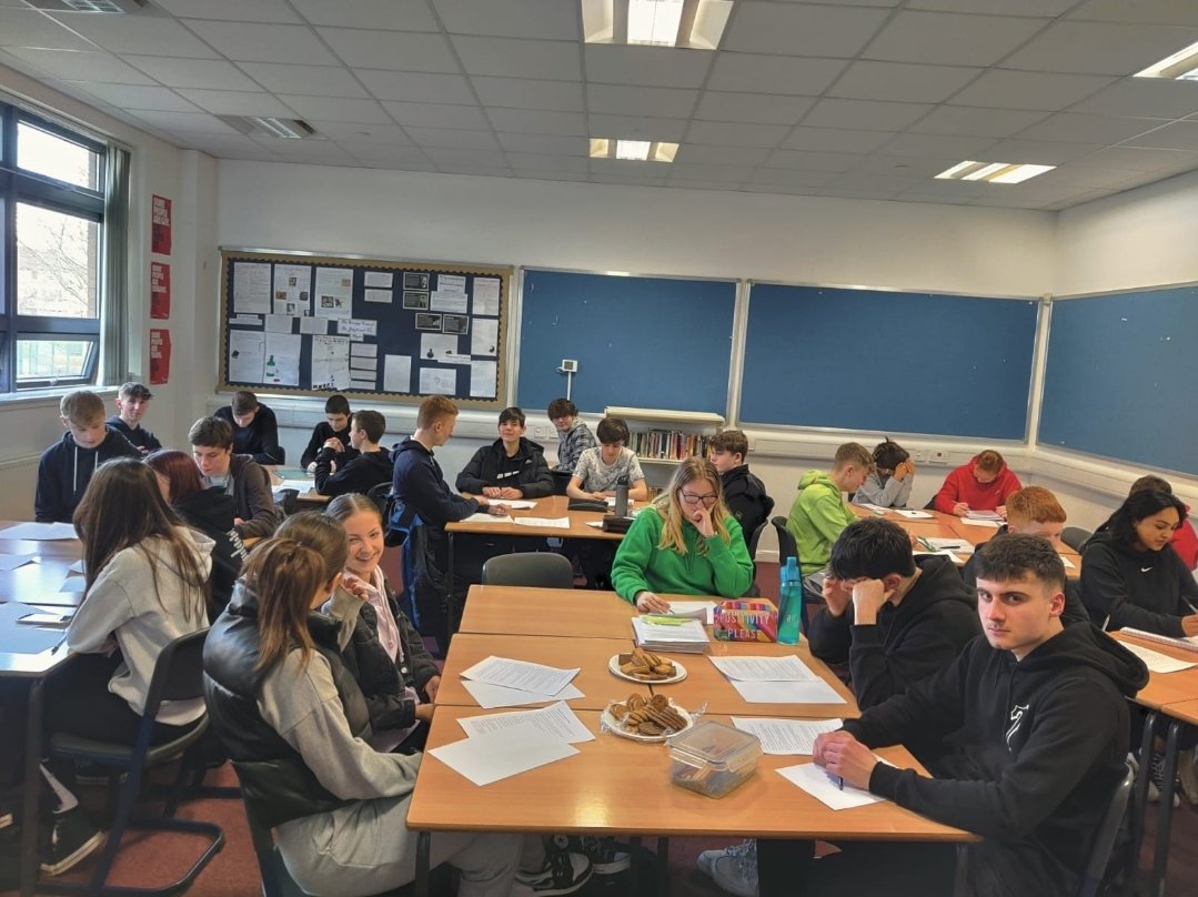 Duncanrig_Eng's tweet photo. Great turn out at today's Nat 5 and Higher Easter Study School. We love this commitment and we know it'll pay off! Good job. 😊 https://t.co/TxKQbOCHvk