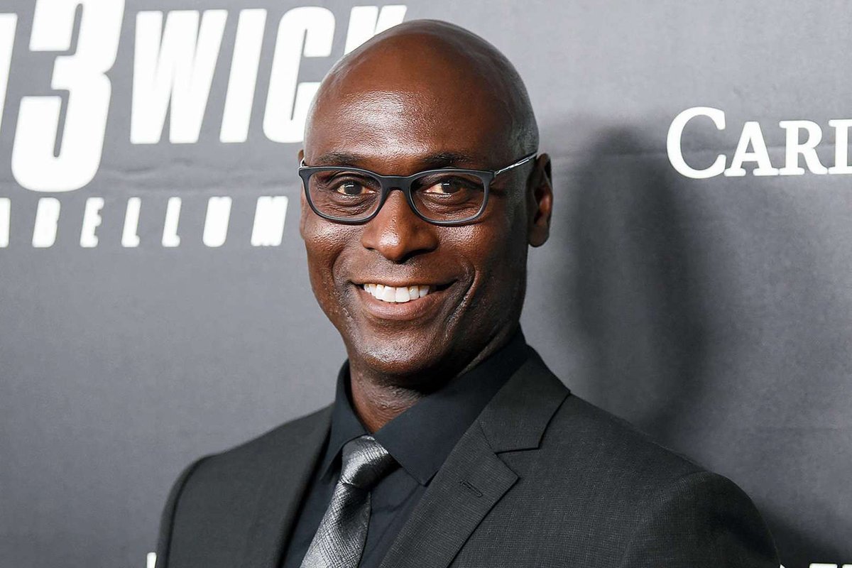 DestinyBulletn's tweet photo. Lance Reddick, Commander Zavala's voice actor in #Destiny2, died from ischemic heart disease and atherosclerotic coronary artery disease, according to the late actor's death certificate. RIP.

(via TMZ) https://t.co/znoOKQZBYl