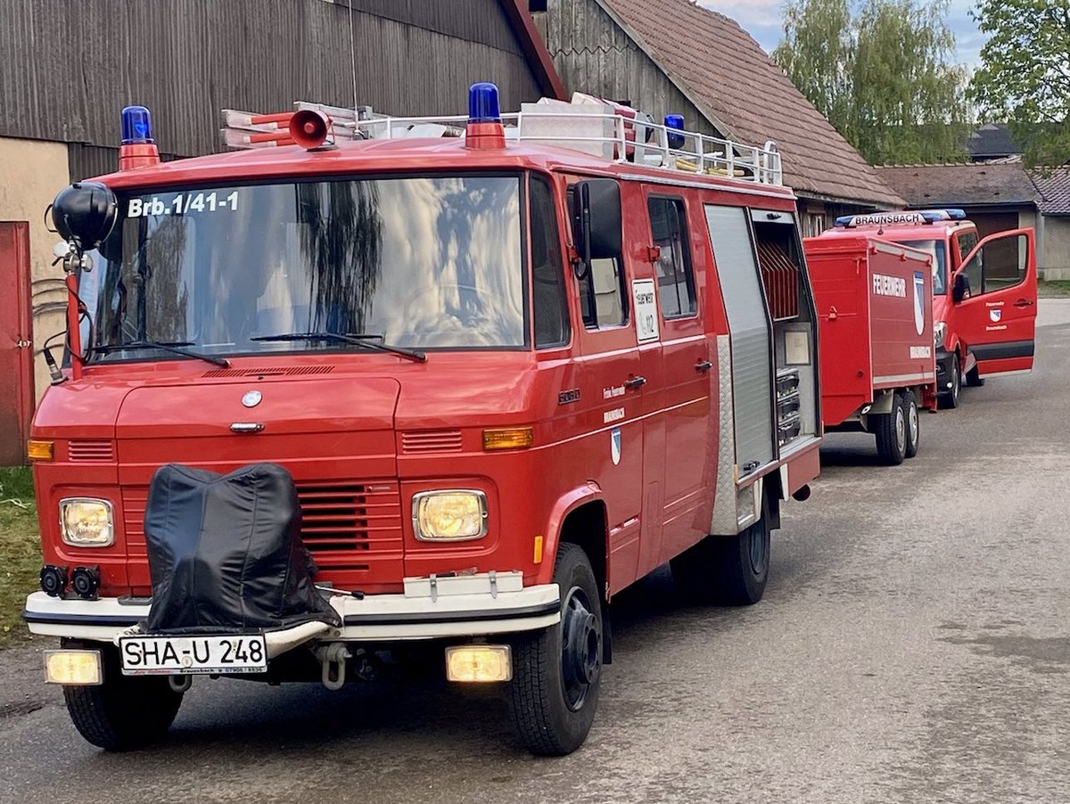 FBraunsbach's tweet photo. Fast Zeitgleich zum ersten #Einsatz ereilte uns ein zweiter Einsatz. Hier lag ein Verkehrsunfall an. Dieser wurde dann durch die anderen Einsatzkräfte abgewickelt. Im Einsatz waren #HLF und #LF8 und #MZF vor Ort. https://t.co/a5hQbyJrJF