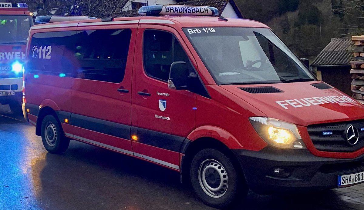 FBraunsbach's tweet photo. Fast Zeitgleich zum ersten #Einsatz ereilte uns ein zweiter Einsatz. Hier lag ein Verkehrsunfall an. Dieser wurde dann durch die anderen Einsatzkräfte abgewickelt. Im Einsatz waren #HLF und #LF8 und #MZF vor Ort. https://t.co/a5hQbyJrJF