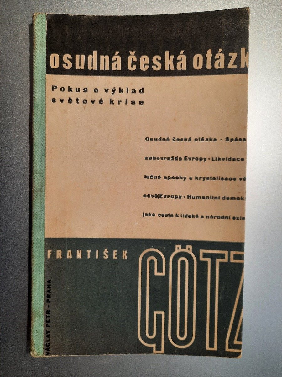 Europaeanus's tweet photo. Na #fpezcu přednáším budoucím učitelům občanské výchovy.Nedávno překvapil student referátem k Osudné české otázce (1934) Františka Götze o evropské krizi a totalitarismu. Inspirativní,zvláště nyní, kdy jako ředitel pro výzkum a vzdělávání @ustr_cr promýšlím občanského vzdělávání. https://t.co/bucY42VfL1