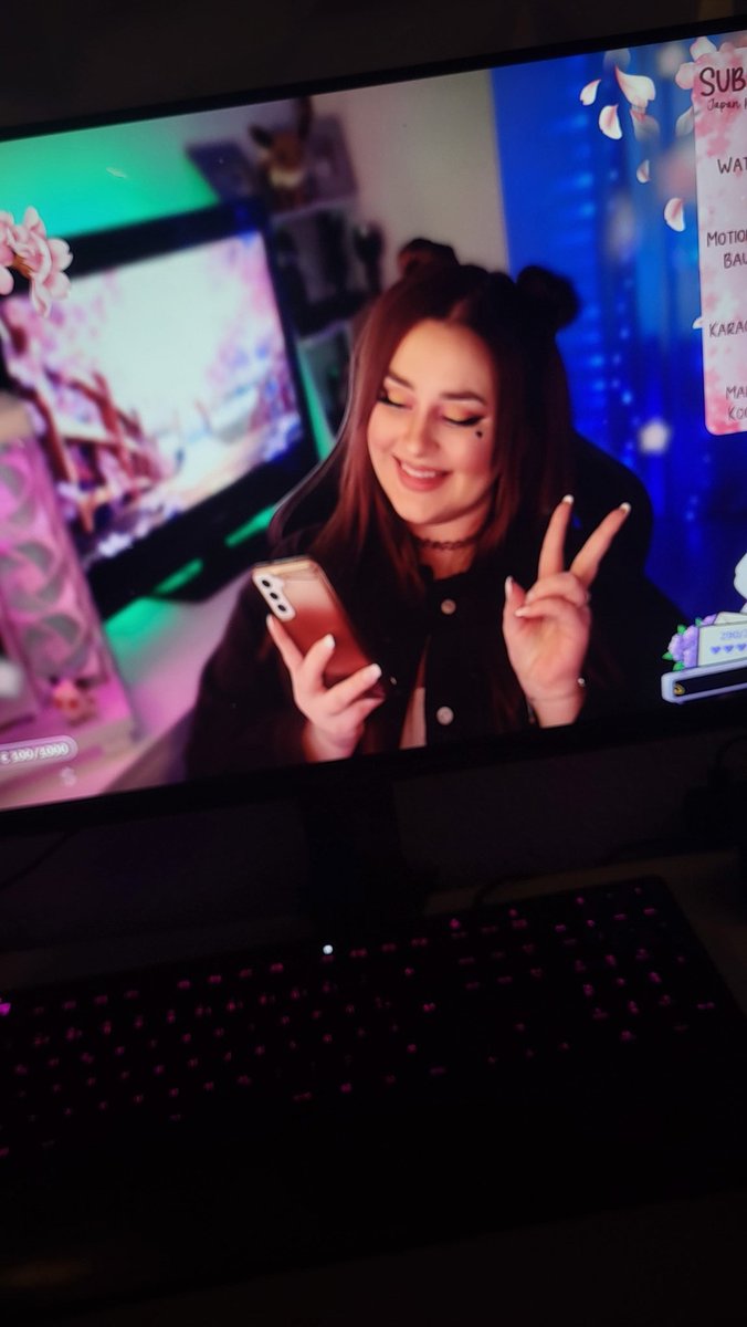 Endlich wieder live 🌸 unser Japan Monat beginnt, schaut gern vorbei twitch.tv/freakinicii