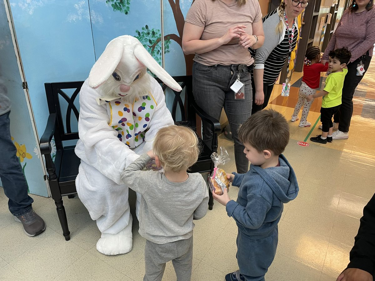 RQSNewTrails's tweet photo. Yesterday we had a special visitor at New Trails. We sang 5 Little Ducks, If Your Happy and You Know it and Itsy Bitsy Spider to our guest. https://t.co/F8PecSN9WS