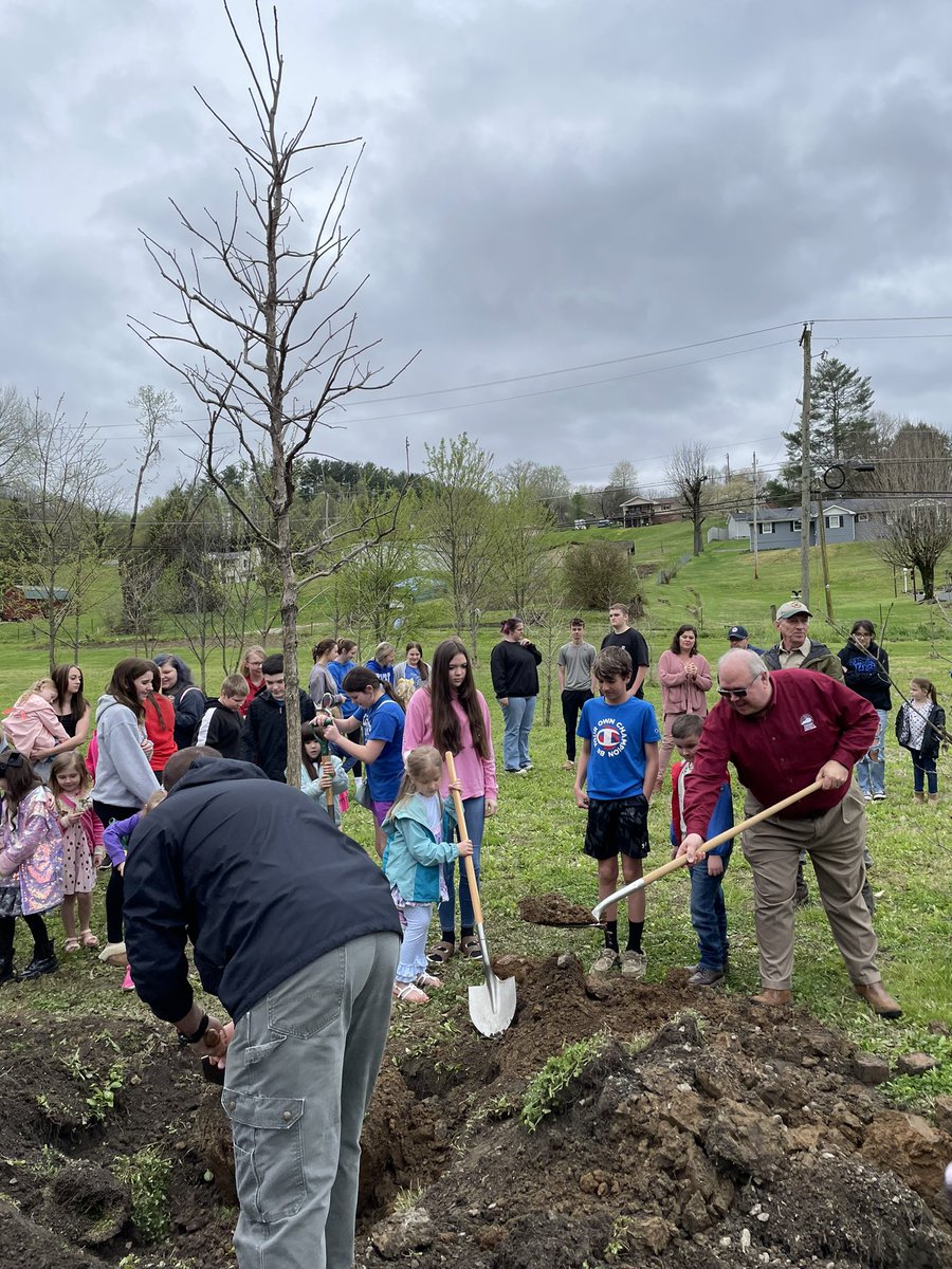 agtim's tweet image. Celebrating Arbor Day and helping plant a tree with Smokey! kyagr.com/woodlands