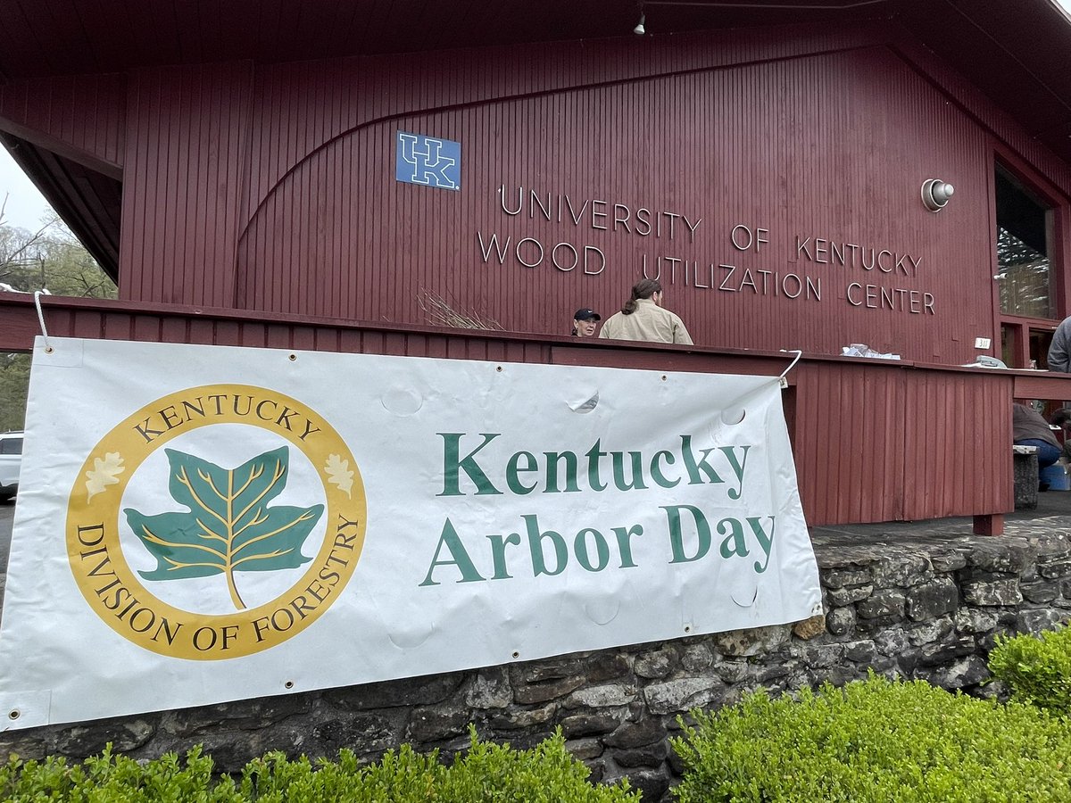 agtim's tweet image. Celebrating Arbor Day and helping plant a tree with Smokey! kyagr.com/woodlands