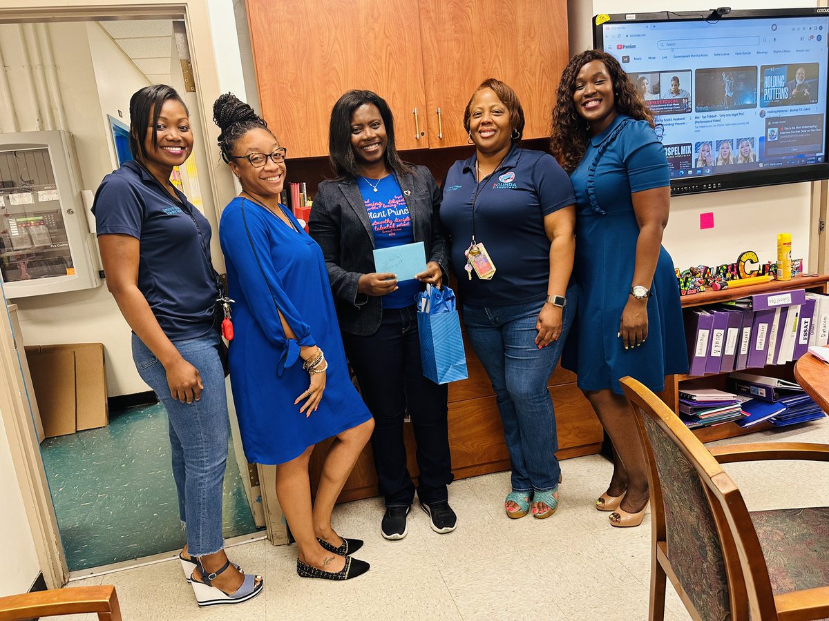 ASP_Olinda's tweet photo. We are grateful for our assistant principal, Mrs. Paul. Thank you for all that you do! #APweek @SuptDotres @MjLewis13 @MarthaMunozCRO #APweek https://t.co/N28b5YuUCO