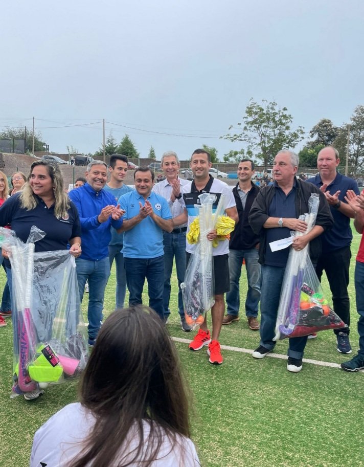 HockeyObera's tweet photo. El día más esperado por el hockey de Obera y centro de la Provincia 
Gracias miles!!! @PabloHassan9 @passalacquaok @herrerayflia @MinDepMisiones 💙🖤🤍 una obra que trasciende lo material, nosotros lo sabemos @AvanciniBetiana 
05 de Abril de 2023 https://t.co/vqYmnuFSuV