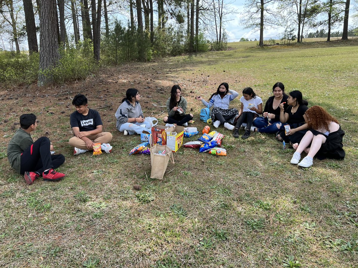 Picnic day to say: Hello Spring Break 🌸
