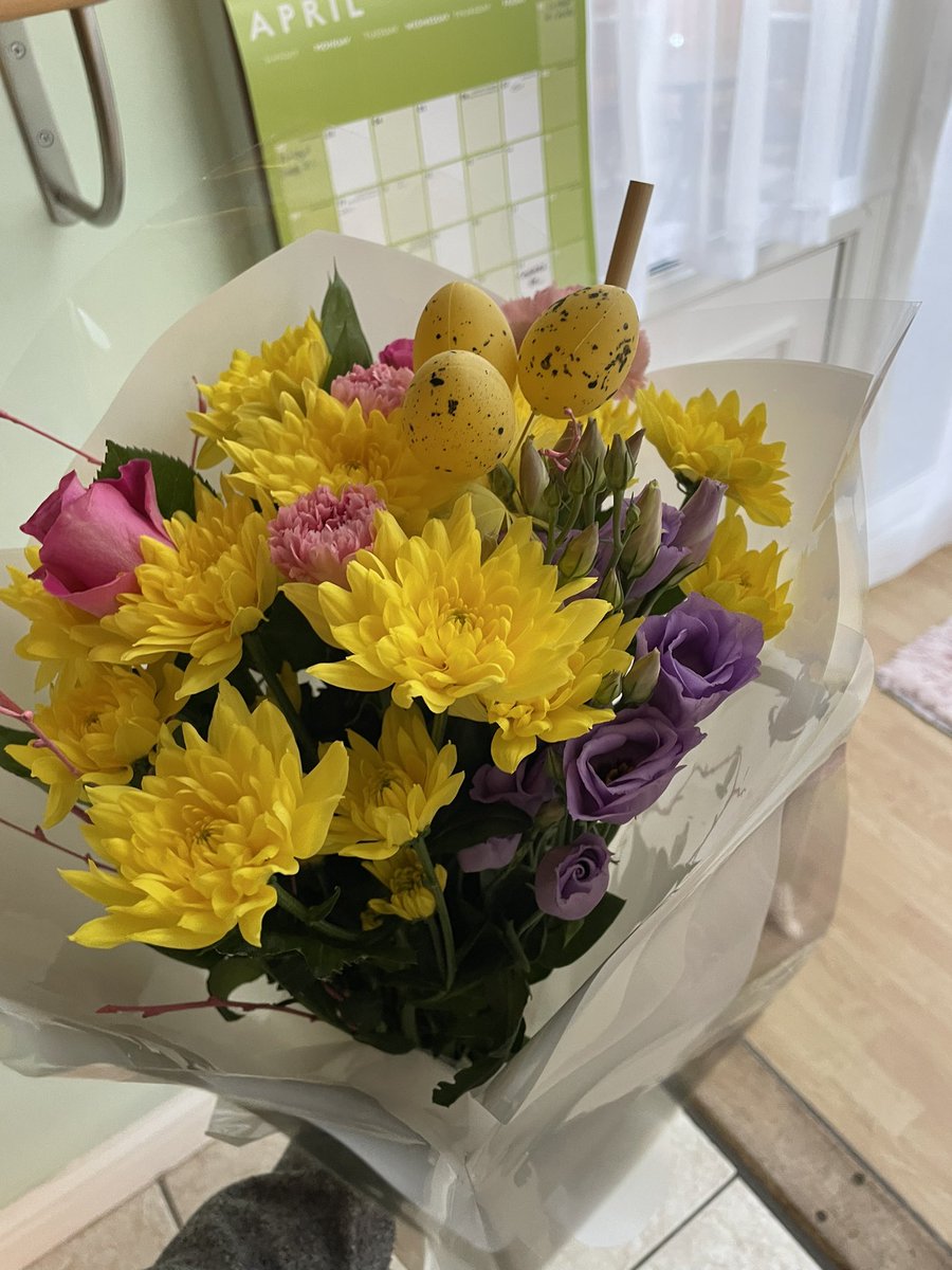 driftwidow's tweet photo. Thank you @WestwardComms @JoshuaJules for the lovely flowers today 💐

#work #anniversary  #25years #enjoyeverymoment #appreciation #valued https://t.co/iOZtj76lAw