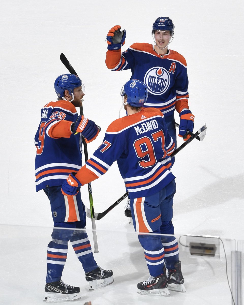 EdmontonOilers's tweet photo. #SportsnetStat📊 With Nugent-Hopkins hitting 100 last night, the 2022-23 #Oilers became the 14th team in @NHL history to have three players with 100 points in a season & the first since the Penguins in 1995-96.
@Sportsnet | #LetsGoOilers https://t.co/PpbYWQlvGC