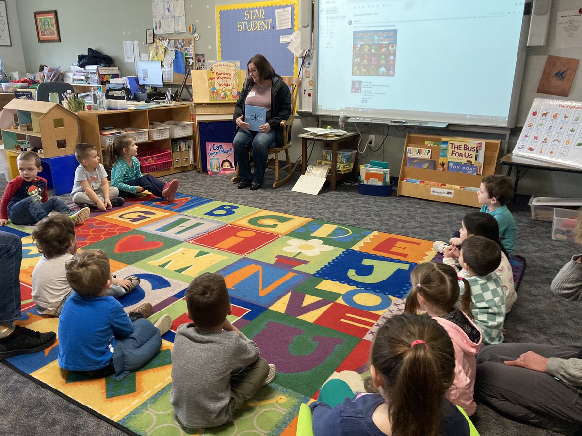 earlyedsmith's tweet photo. PreK friends enjoying community reading day! #mursd #hpclough https://t.co/PwoKR9wpYi