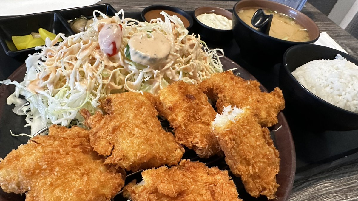 rwang0's tweet photo. MyPOV: time for some curry katsu and fish. #foodie #OCLife https://t.co/Mt1DtYjbFH