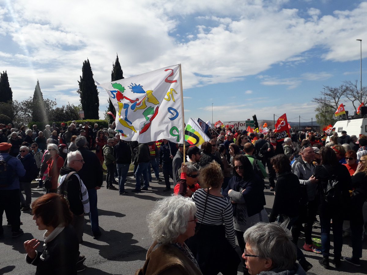 PS_Montelimar's tweet photo. Belle ambiance encore une fois cet après-midi à #Montélimar pour dire non à la #ReformeDesRetraites du sieur #Macron !
Rdv la semaine prochaine jeudi 13 avril pour une nouvelle journée de mobilisation avant la décision du #ConseilConstitutionnel le lendemain ✊ https://t.co/neTLM2hvnj