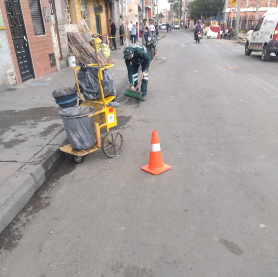 felipeangell's tweet photo. Proyectos sociales, manteniendo vial, limpieza y seguridad constante. 

El San Bernardo es hoy diferente. La recuperación es una realidad. https://t.co/wCymRlANkc