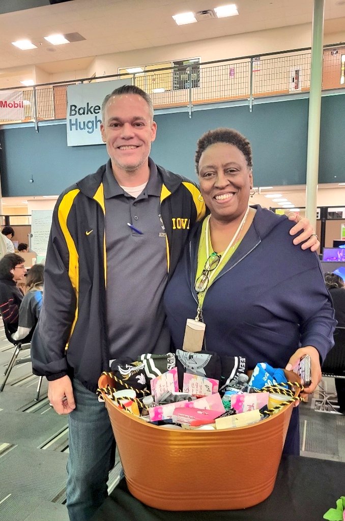 PapkeAndrew's tweet image. I am really feeling the love today! CTE teachers &amp;amp; students from the @cwhs_springisd Technology Tower put together a gift basket for me for AP Appreciation Week. 💛🖤💛🖤

Teachers are still the true heroes, though. They deserve all of the recognition!

#APWeek23 #NationalAPWeek