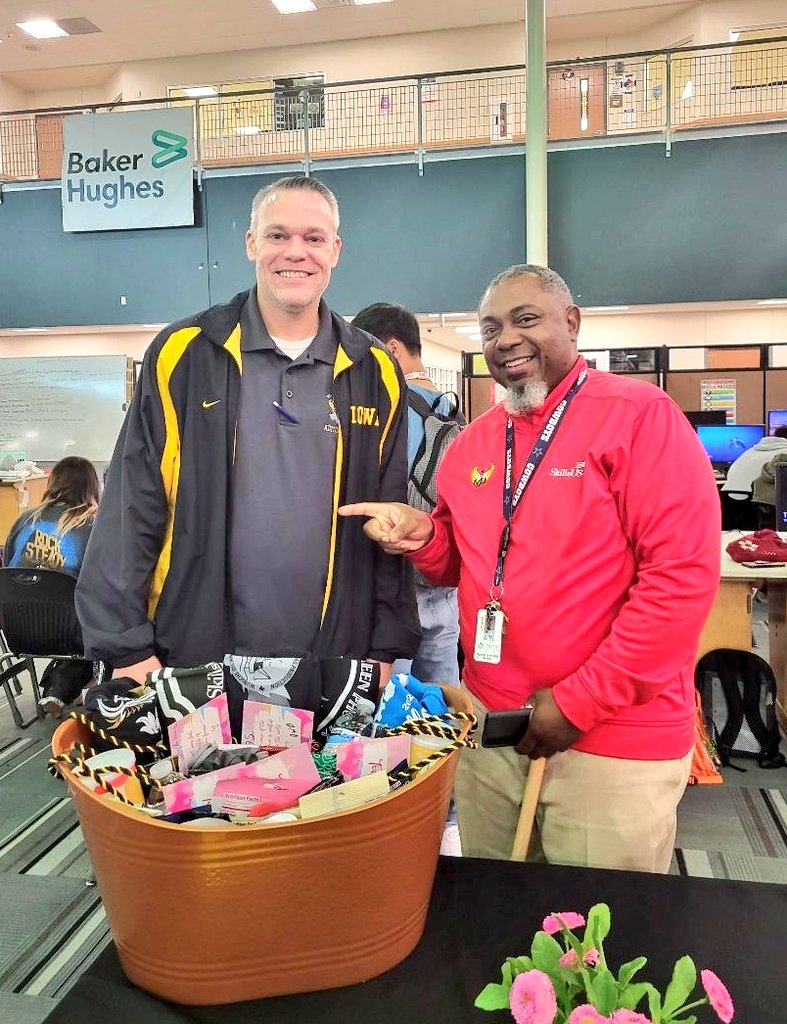 PapkeAndrew's tweet image. I am really feeling the love today! CTE teachers &amp;amp; students from the @cwhs_springisd Technology Tower put together a gift basket for me for AP Appreciation Week. 💛🖤💛🖤

Teachers are still the true heroes, though. They deserve all of the recognition!

#APWeek23 #NationalAPWeek