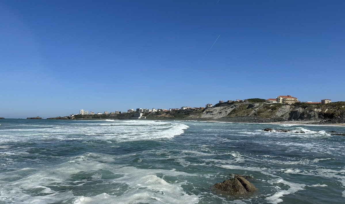 🌊Ocean vibes 

#nature #naturelover #photo #photograghy #waves #photooftheday #biarritz