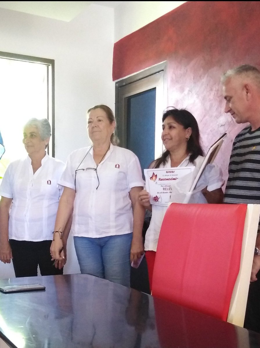 MelbaRosalesFa1's tweet photo. Mujer Creadora en ARCOS, se premian los mejores trabajos, de las diferentes comisiones que sesionan. Felicidades Mujeres Innovadoras, Mujeres de ciencia en la construcción.🇨🇺
#MujerCreadora
#ARCOSVaradero https://t.co/bAwkQWdhsR
