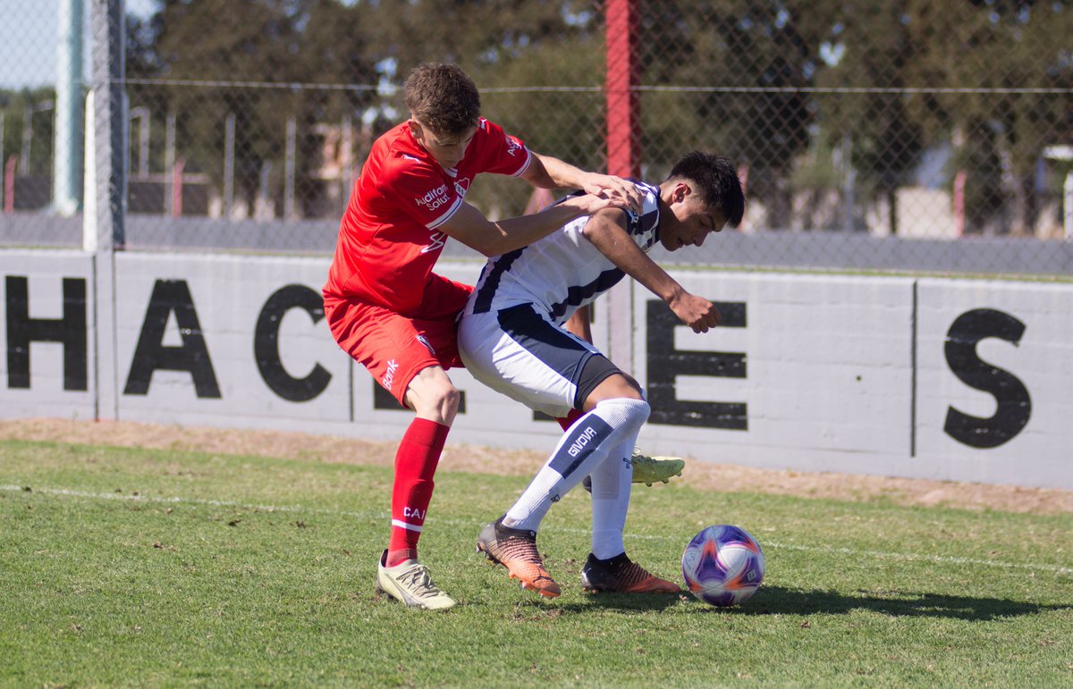 #JuvenilesLPF 📸 6ta división

#Independiente 0⃣ - #Talleres 1⃣

📝 Florentín; Petruchi, Orquera, Lator y Garrone; Gallardo, Pedraza y Baroni; Trey, Daghero y Campagnaro.

⚽️ Emiliano Daghero

📸 <a href="/Independiente/">C. A. Independiente</a> 

#VamosTalleres 💙🤍 #JuvenilesTalleres