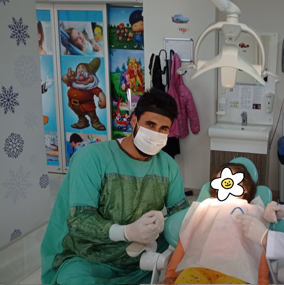 İşlem sırasında uyuya kalıp kalıp duran minik  hastamla :))