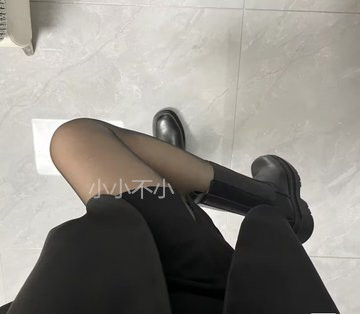 第一次穿這種成熟的風格會有人喜歡嗎XD
#黑絲襪 #靴子 https://t.co/mAOrxvfUyH