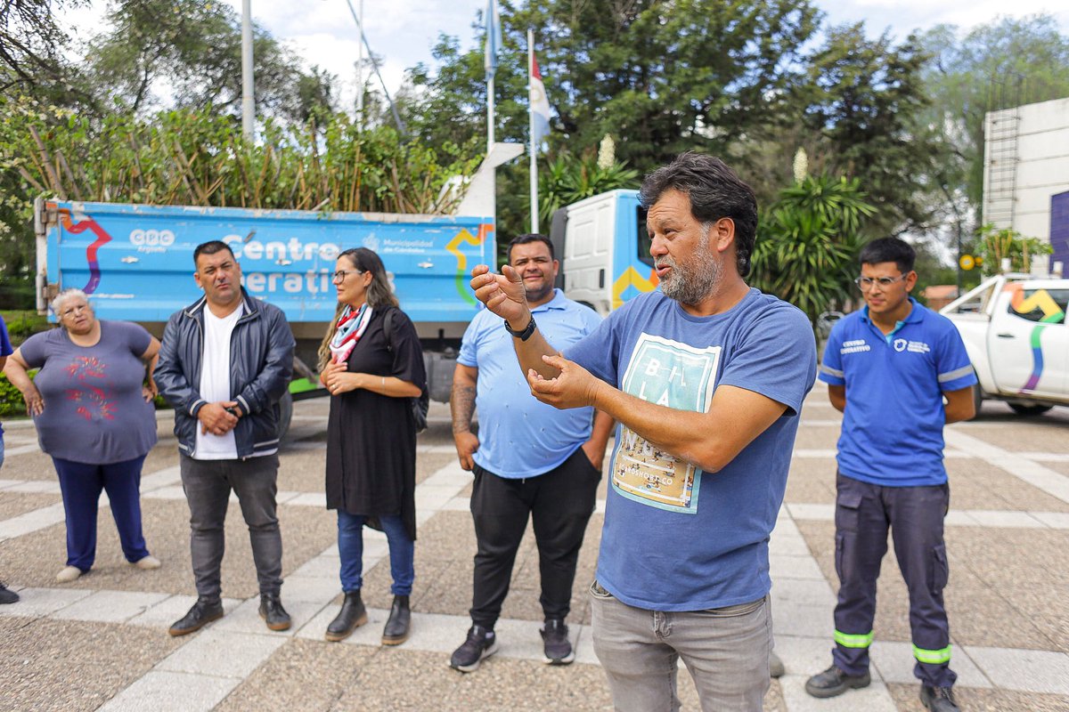 ENTREGA DE ÁRBOLES 🌳 

👉 En el marco del Programa #ForestandoFuturo , la Dirección de #EspaciosVerdes junto al #CPCArgüello hicieron entrega de 1770 árboles destinados a los vecinos de la zona.