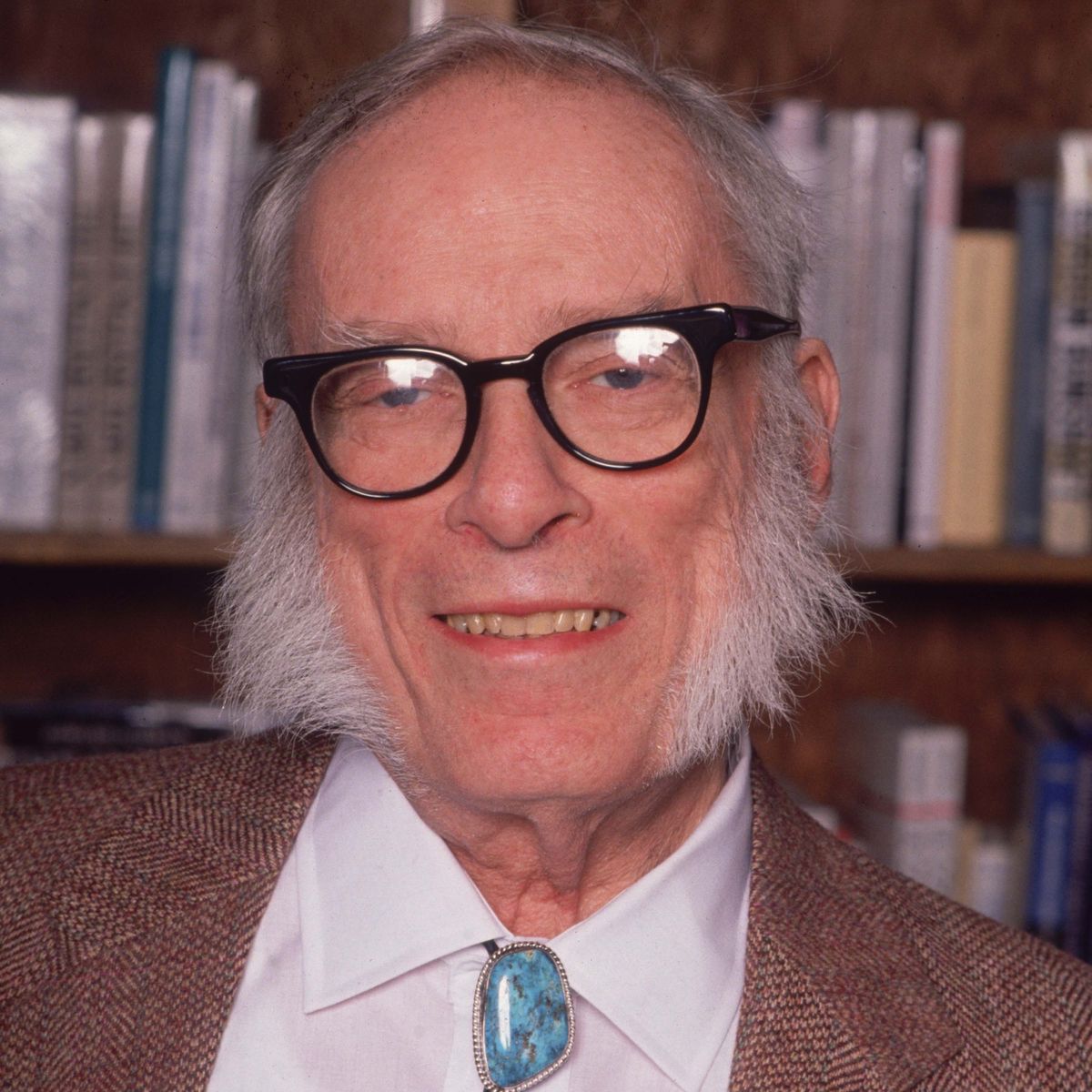 American writer and professor #IsaacAsimov died from #AIDS #onthisday in 1992. #Asimov #author #sciencefiction #popularscience #FoundationSeries #robots #IRobot #futurehistory #Nightfall #mystery #fantasy #fiction #biochemistry #trivia