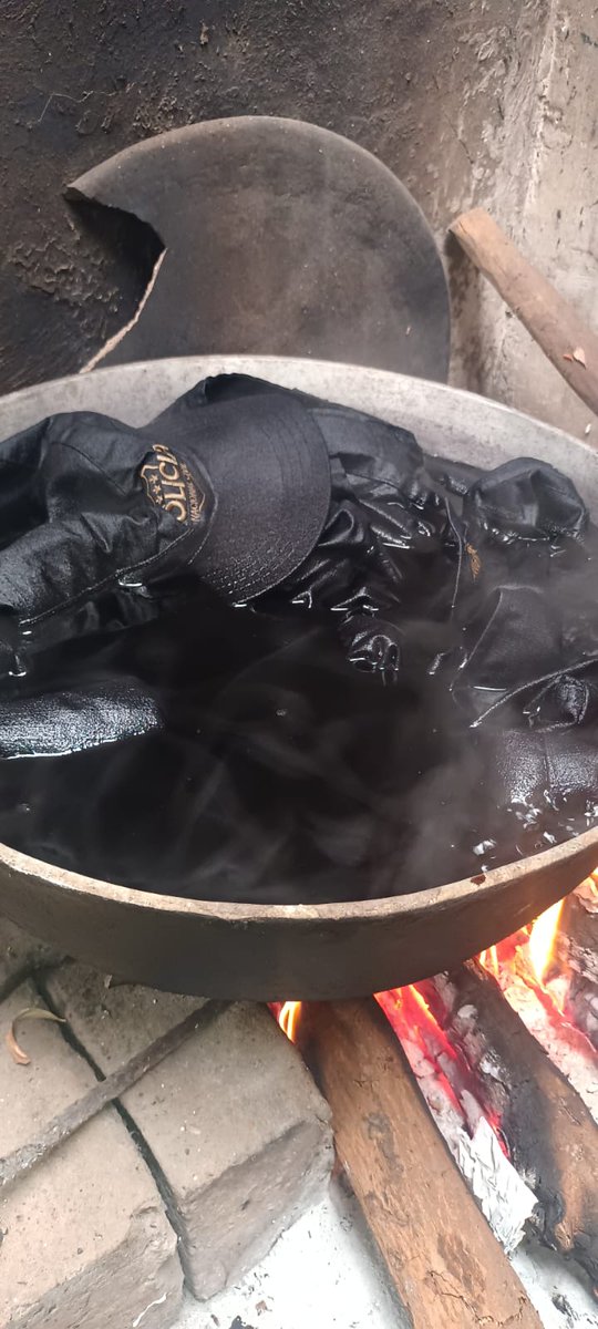 moverderechopnc's tweet photo. Ante el deterioro de los uniformes policiales y la ineficiente forma de entrega, el personal opta por volver a teñirlos para andar presentables.
Cabe mencionar que, los uniformes de primer mundo que prometieron en julio 2019 nunca los entregaron, seguimos esperando. https://t.co/ekSlo7i6wa