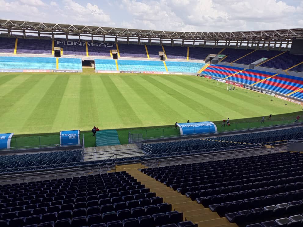 Resulta un orgullo poder presentar hoy, con sólo 115 días de trabajo y 73 de sembrado el campo de juego del Monumental de Maturín. APM Ingeniería Deportiva C.A y  su empresa hermana en USA,  APM Sport and Engineering Corp, así como en su momento hicimos con tantas instalaciones.