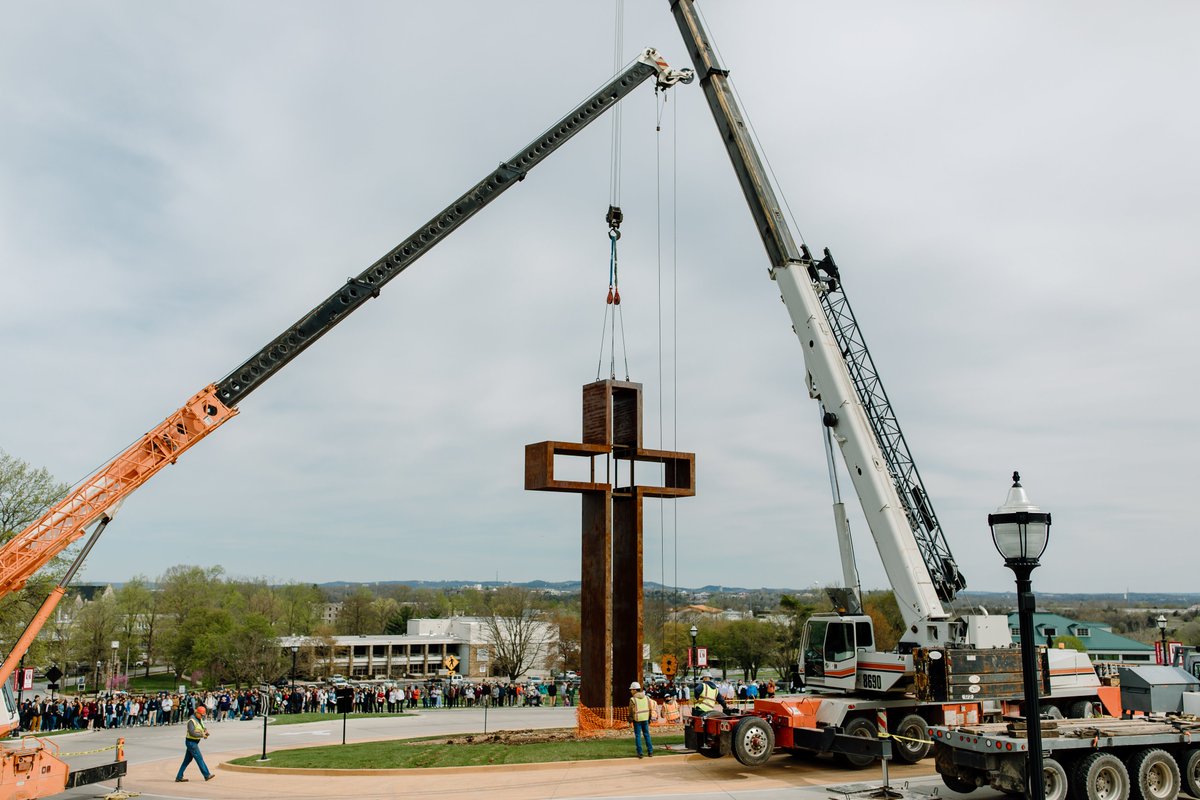 CofOHardWorkU's tweet photo. Today, history was made! College of the Ozarks installed a 40-foot piece of art, "The Empty Cross"TM, at the entrance of campus. We invite you to drive through campus to see this beautiful addition. https://t.co/oaSnkVIVmO