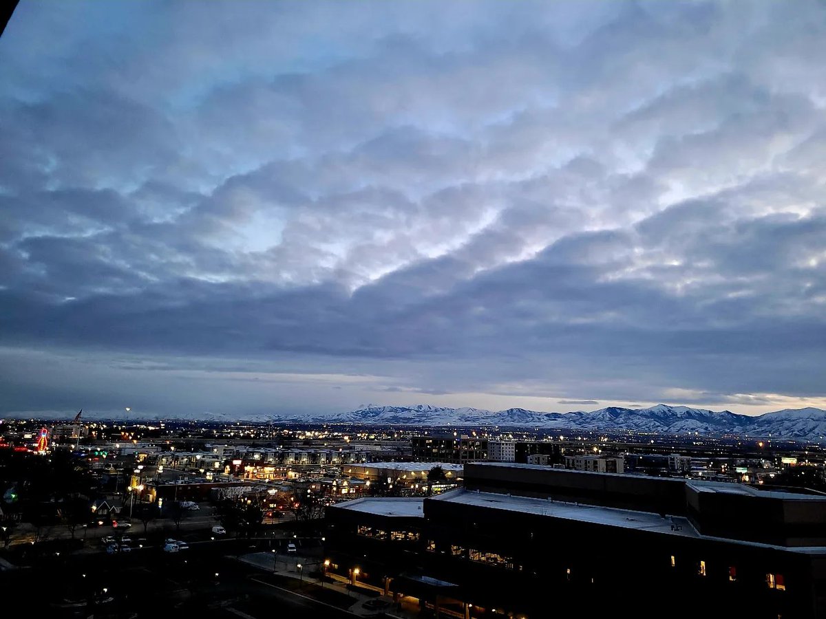 DriverProvider's tweet photo. A beautiful sky in Salt Lake City. ☁️ 🙌 
Excellent photography skills! 👏 
{📸 jean.esplin via Instagram}

#DriverProvider #Photography #SaltLake https://t.co/g1Y8Zr74fq