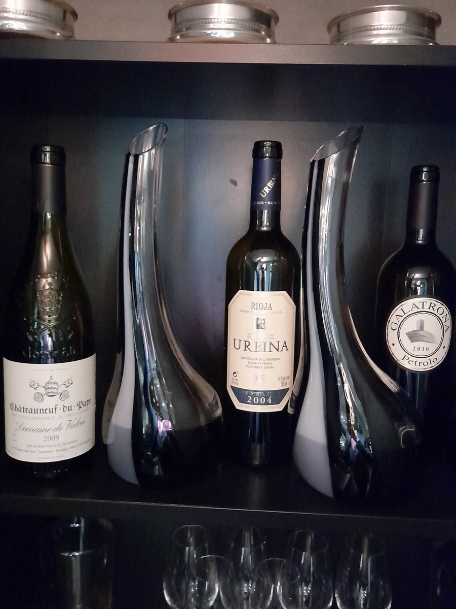 Just a quick snapshot of some of the red wines decanted and ready for our lovely guests  tonight.  Salud🍷🇸🇪👍