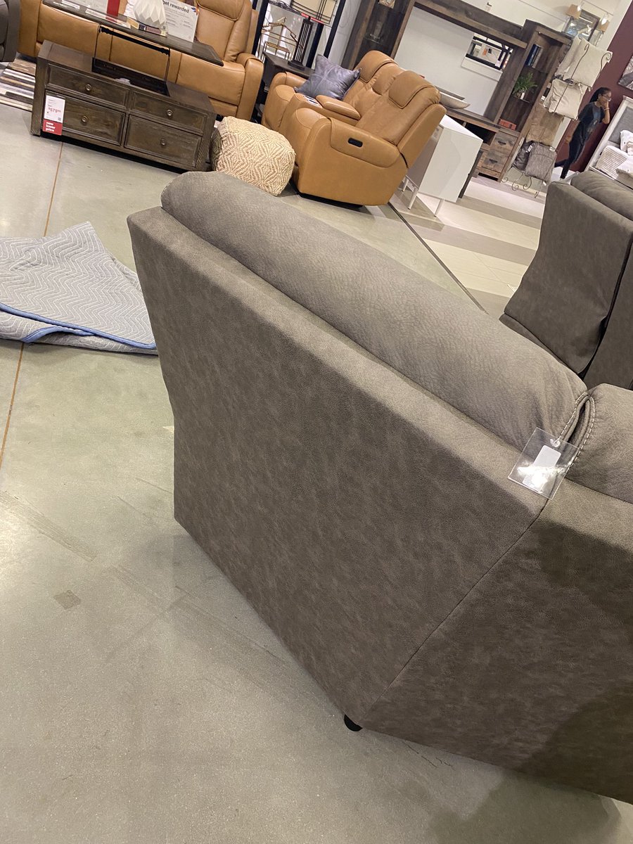 ChinxColeone's tweet photo. In the trap doing my thing &amp; yes, I’m really like that #FurnitureTech #GeekShit https://t.co/rXNwvmVzBx